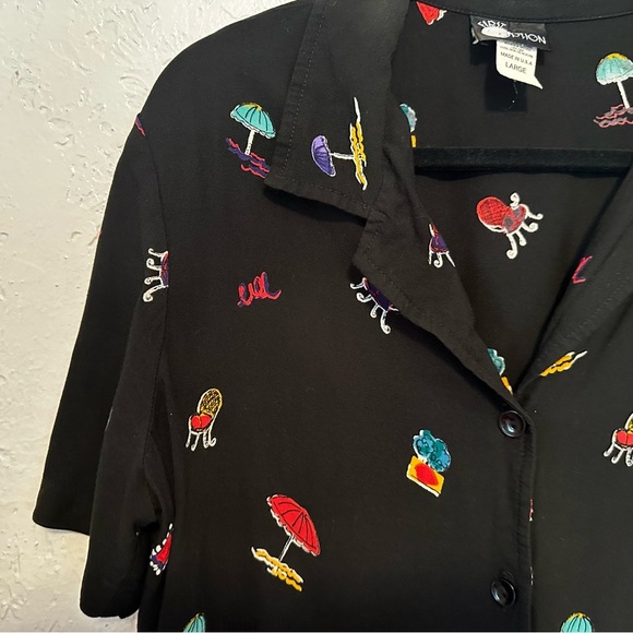Vintage 90’s Black lightweight button up with chair print size Large - Picture 3 of 6